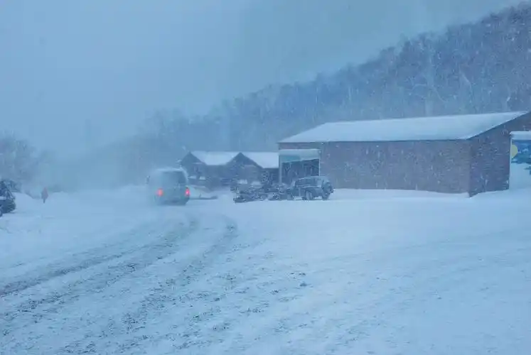 下雪中的长白山(首发)