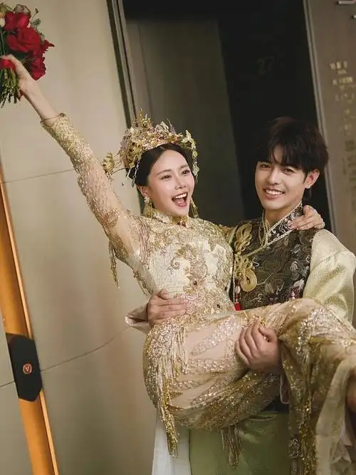 志扬和越心真的结婚啦又甜又千金的出门褂