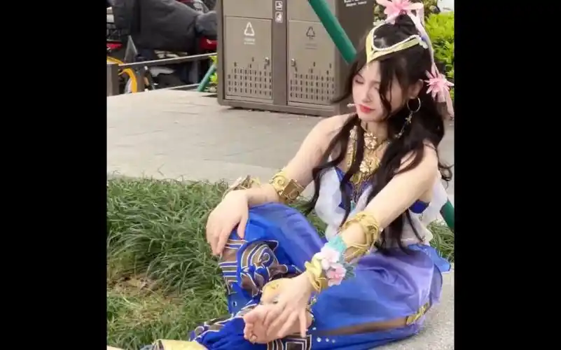 光脚参加漫展的怕真的只有我一个哈哈