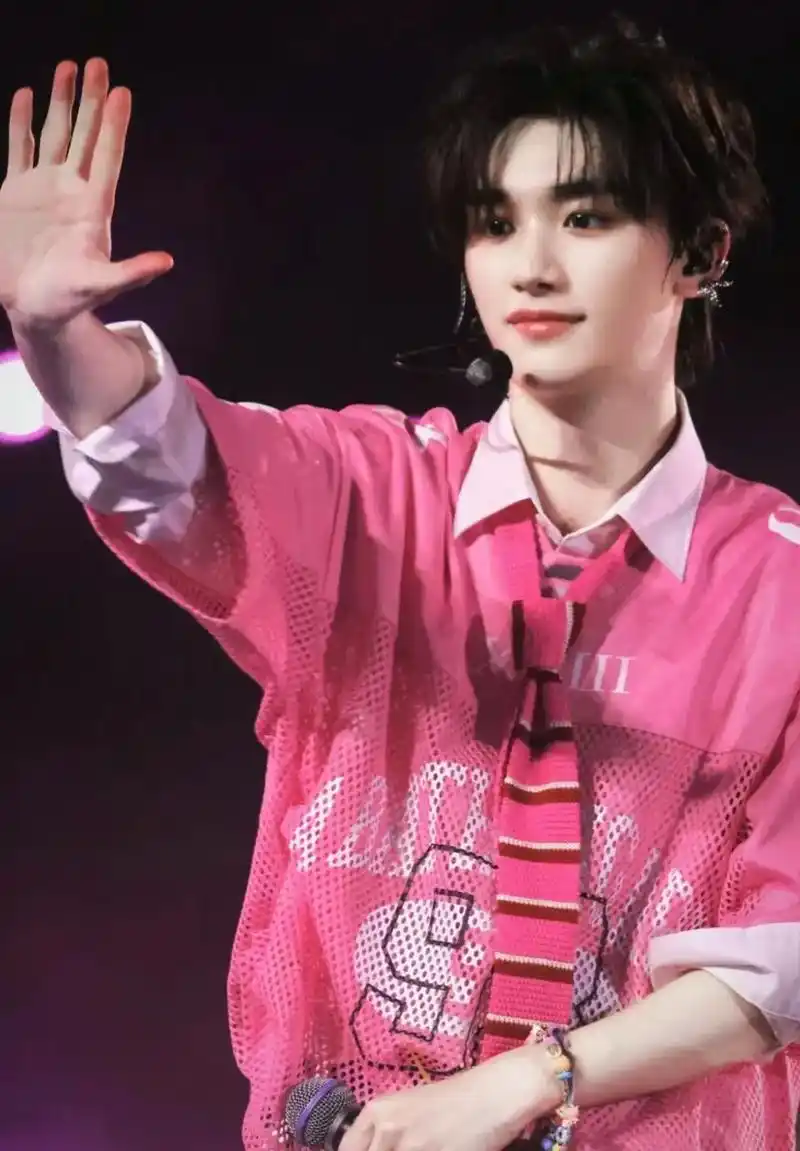 丁程鑫粉色衬衫yyds #丁程鑫粉色衬衫 #丁程鑫宝藏男孩