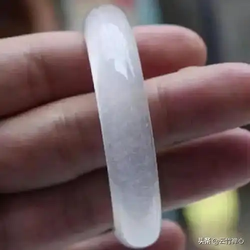 石英岩玉是什么玉值钱吗(为什么石英岩玉不能长期佩戴)