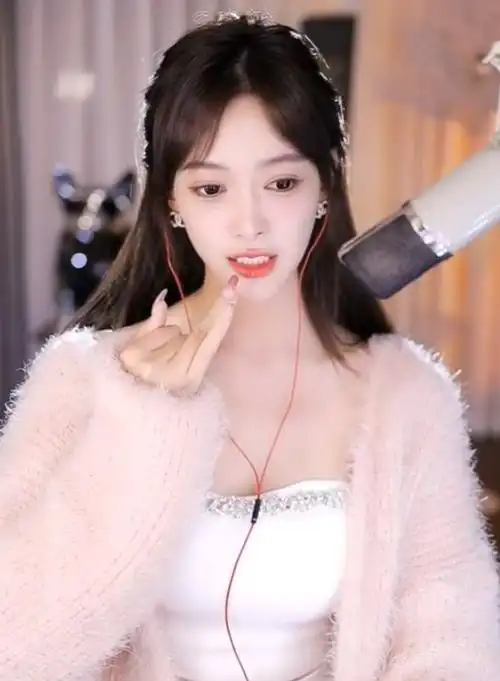 近日,一则消息在游戏圈内掀起了轩然大波,据悉,游戏主播芮甜甜已经第