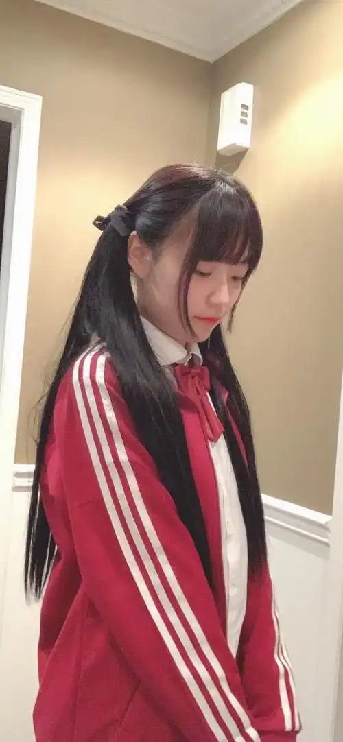 双马尾自拍女生