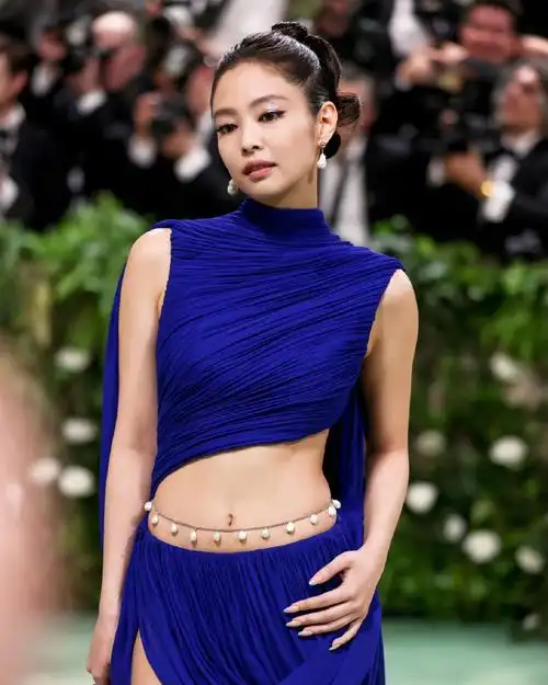 jennie出席met gala 2024红毯,kim jennie女神