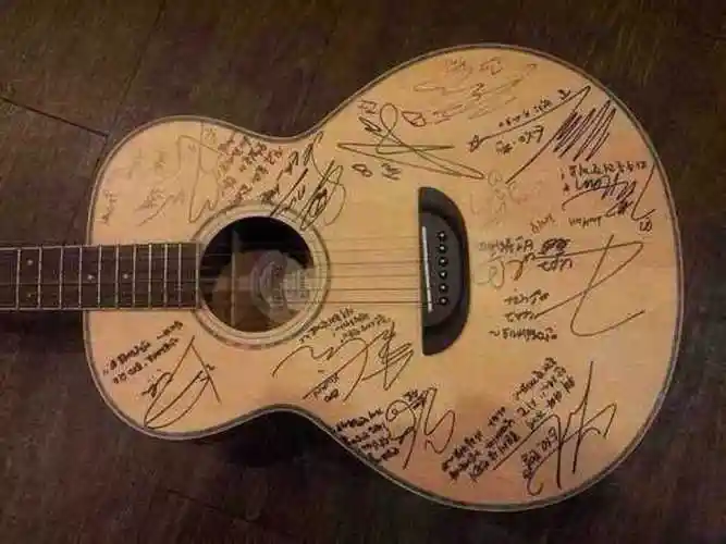 吉他上的哆来咪发怎么弹