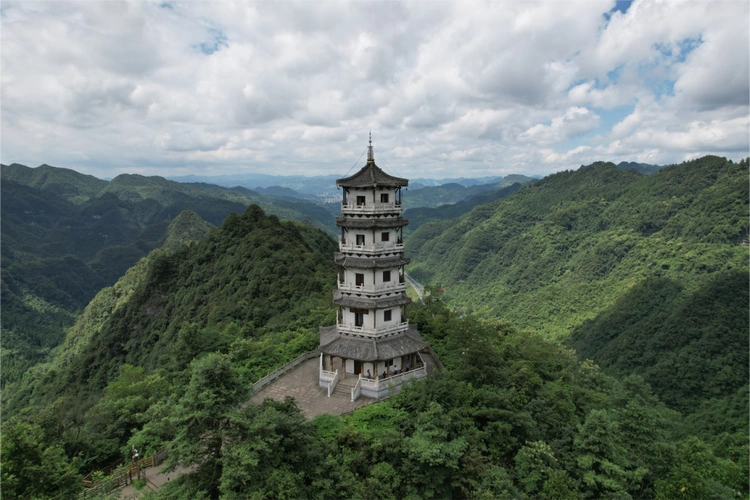 地球上的红飘带丨雄关漫道真如铁—走进娄山关战斗遗址