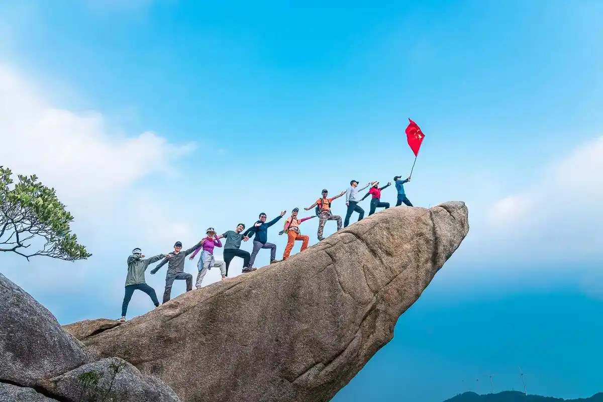 爬山真的很快乐!#户外徒步登 - 抖音