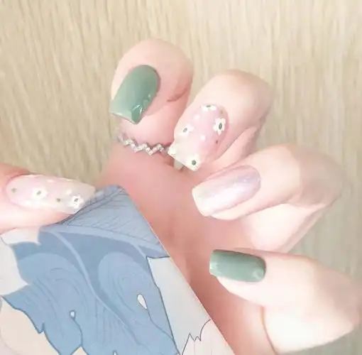 最新碎花显白少女清新美甲 【图】