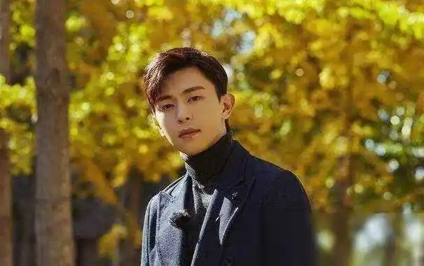 当争番成娱乐圈常态邓伦发布会主动靠边站谦逊成就好口碑