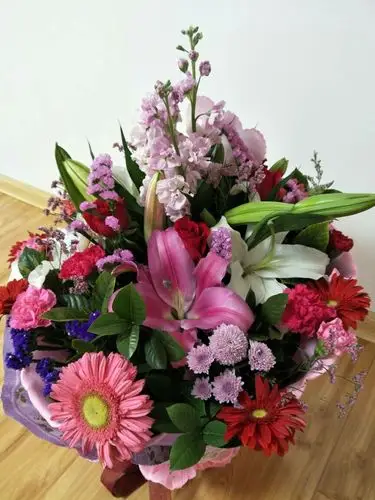 这样的花适合送给什么关系的人?