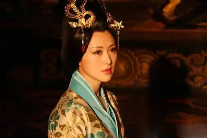 为什么古代的妃子自称本宫