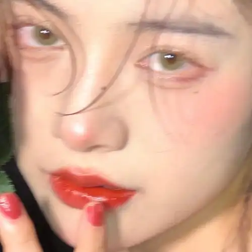 自截模糊女生头像