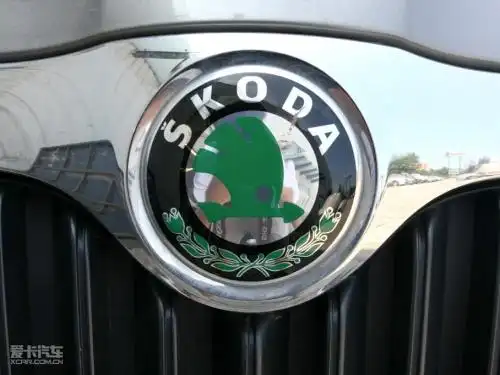 据透漏全新的斯柯达品牌logo设计上将不会有太大的变化,主要是颜色上