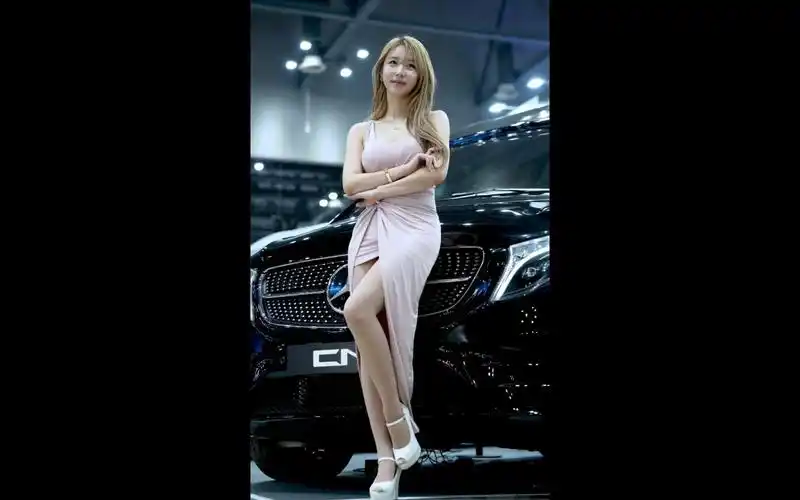 韩国车模小姐姐