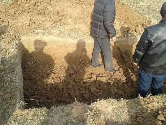 梦到挖土挖到坟,梦到挖土挖到坟什么意思