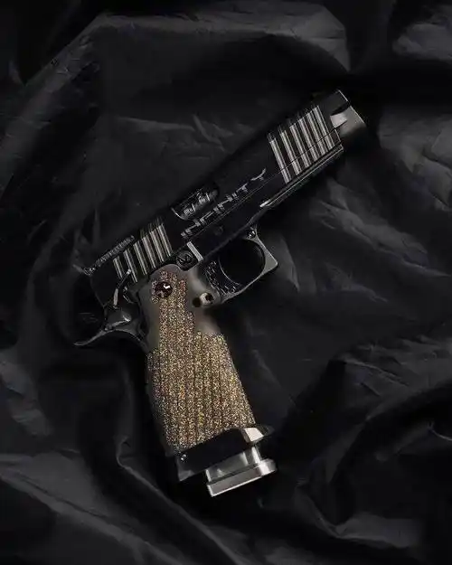 枪械艺术美图昏暗的夜空里唯有它是最亮的那颗星