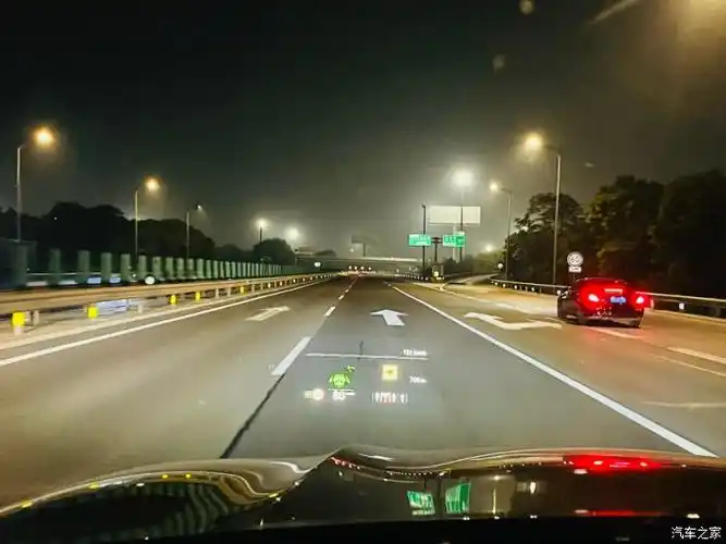 国产宝马x5与北京报国寺