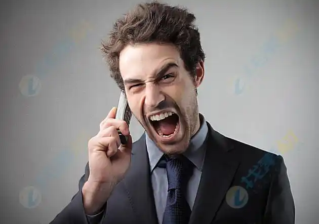 打电话怒吼男子高清图片下载