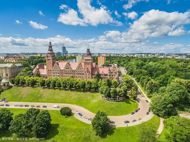 什切青市鸟瞰图.从奥德拉一侧看到的城镇景观和铬布里竖井.