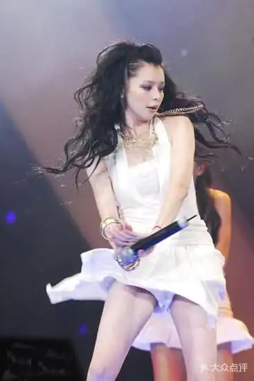 网友细数明星在电影节的十个尴尬瞬间(组图)