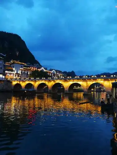 夜幕下的镇远青龙桥