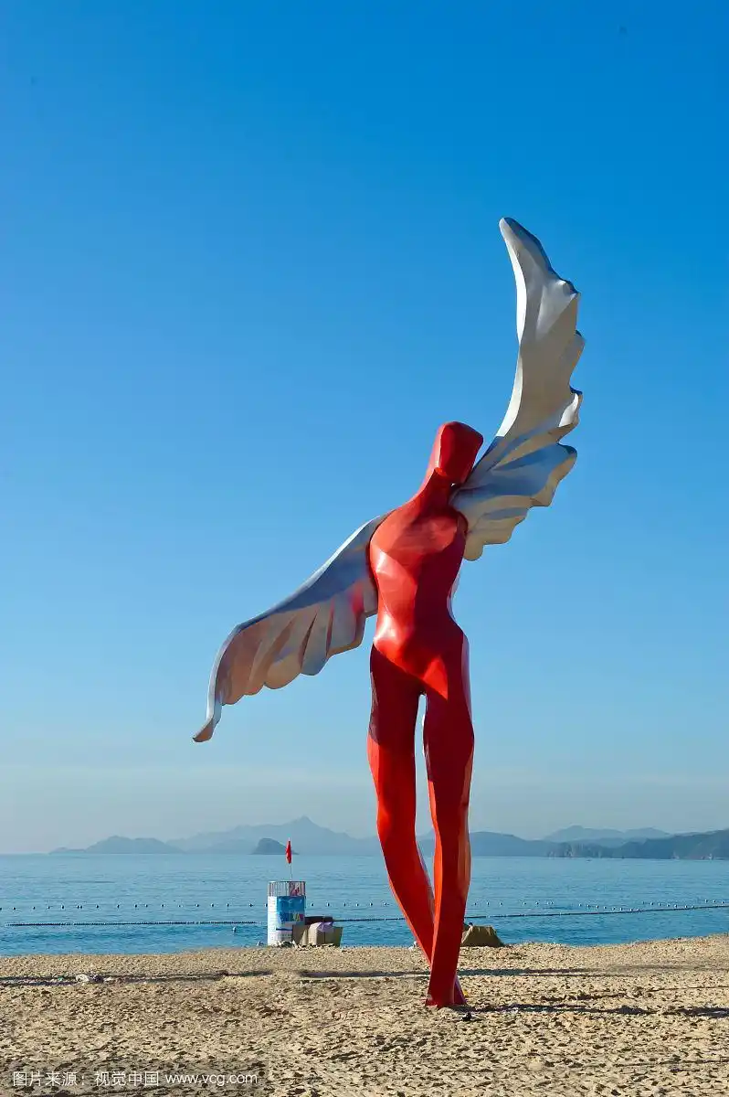 深圳大梅沙海滩上的鸟人雕塑