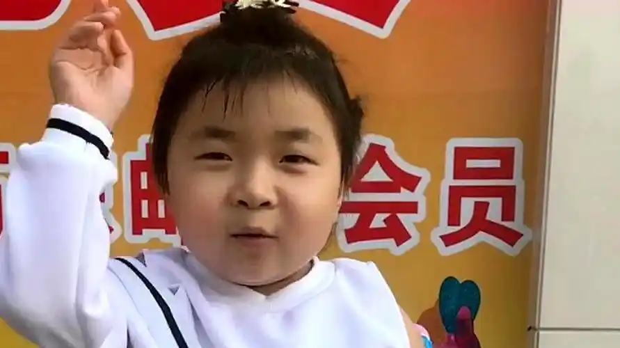 萌娃李欣蕊"小嘴叭叭",竟这样教爸爸"英语",网友:戏精!