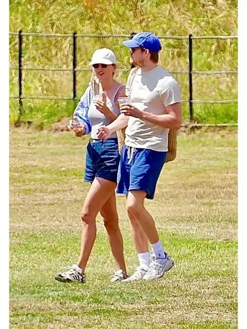 霉霉taylorswift和joealwyn最新伦敦街拍