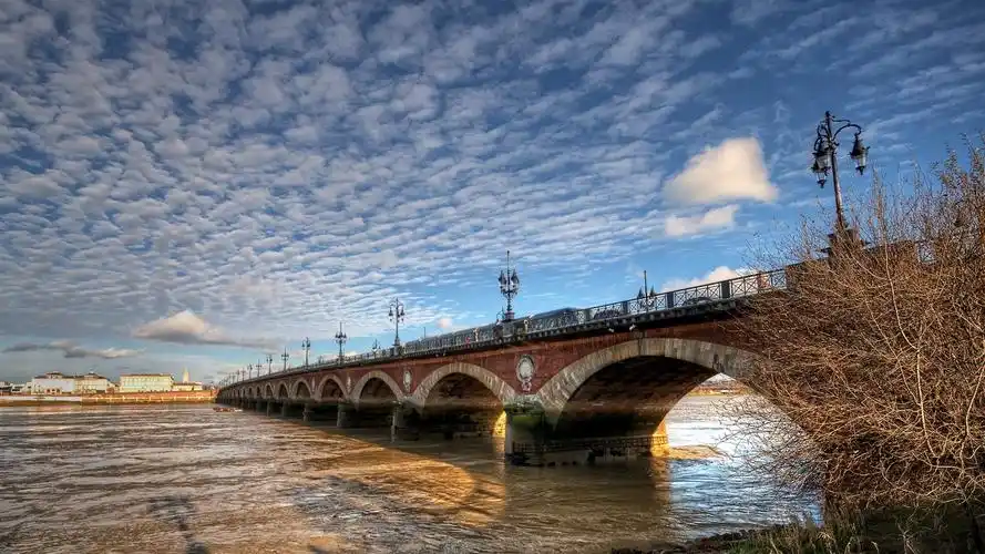 法国阿基坦大区,波尔多,城市,桥,河,云 壁纸