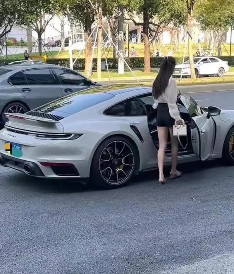 为什么豪车的副驾驶总是美女?