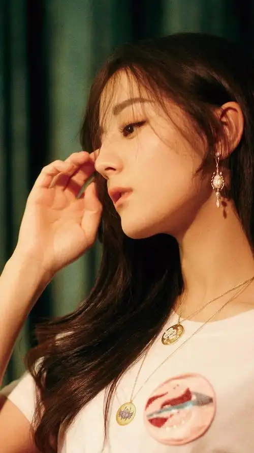 迪丽热巴高清手机壁纸图片