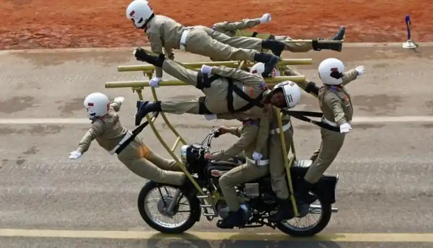 印度人为何对摩托车情有独钟?有三大原因