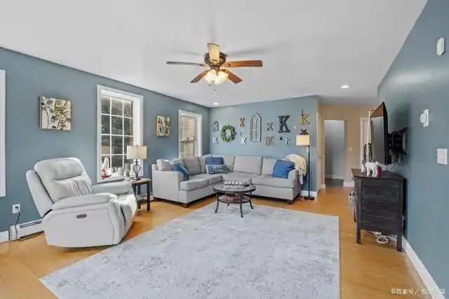 客厅的颜色不但能影响人的感官,也能影响情绪.