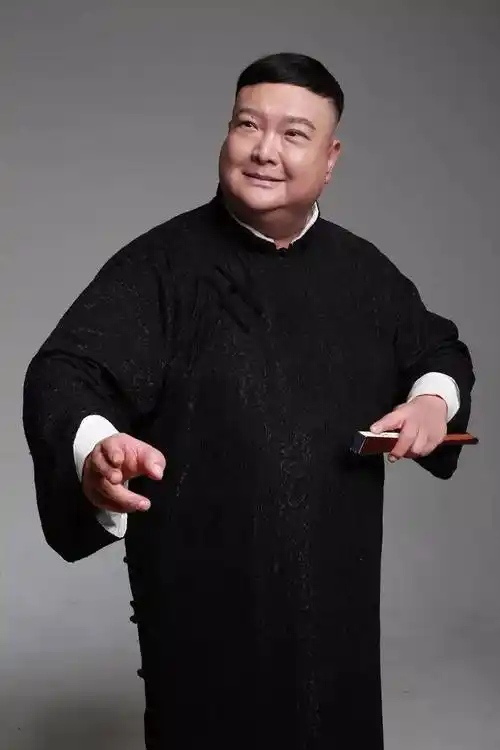 他是爱唱戏的相声演员,是常香玉唯一男弟子,不进京就在河南发展_范军