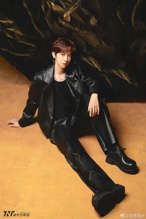 时代少年团全员黑西装造型,a感十足,怎么不算一起过七夕了呢