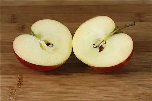 苹果切开图片
