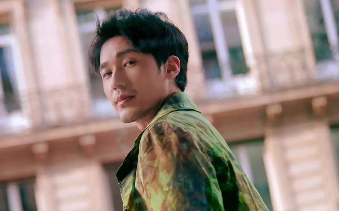 白宇街拍图片桌面壁纸,大陆明星,时尚,帅气,街拍,大陆男明星,白宇