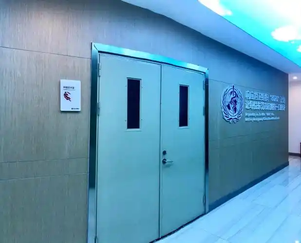 种植牙手术室门口