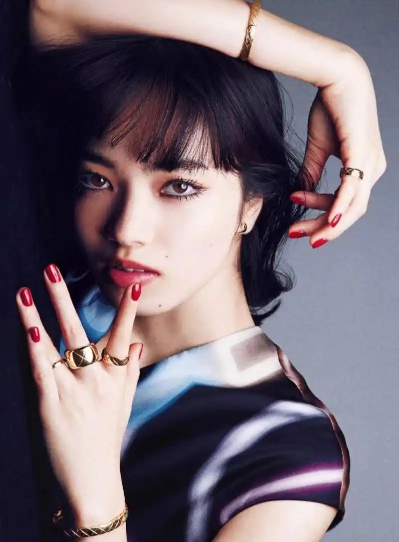 小松菜奈xchanel/《vogue》日本版六月刊,作为香奈儿品牌形象大使的她