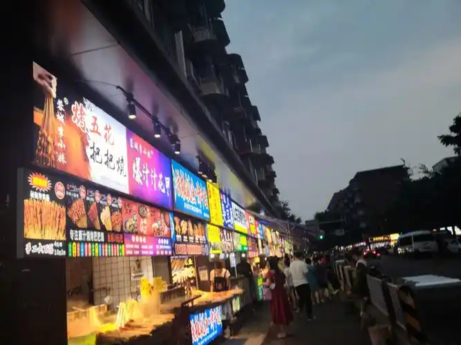 成都建设路小吃街欢迎种草和避雷我先来