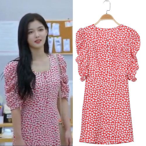 便利店新星金裕贞同红色印花连衣裙泡泡袖