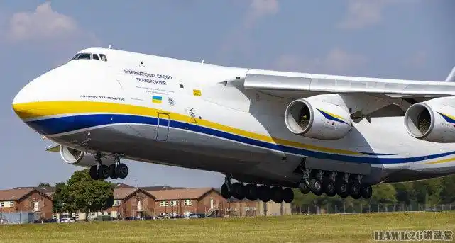 能够近距离观看这样的巨型飞机,一定非常震撼. (来自:hawk26讲武堂)