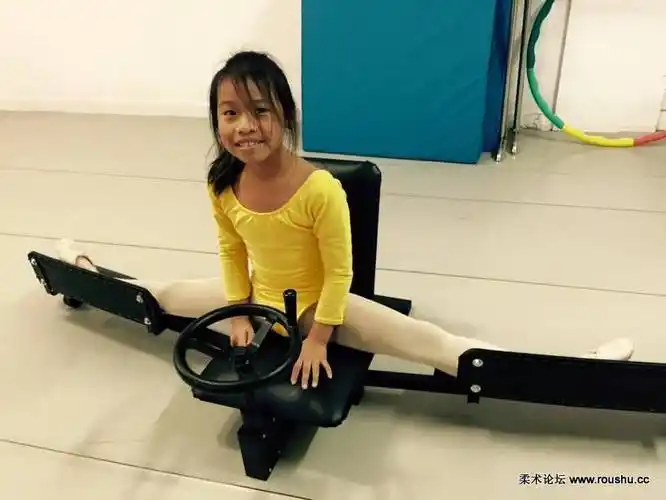 一个很实用的劈叉训练器少儿舞蹈培训