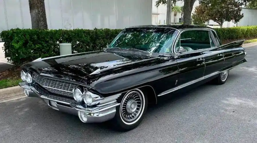 美式火箭车尾惹人爱,行驶两万公里的1961年凯迪拉克fleetwood 60_搜狐