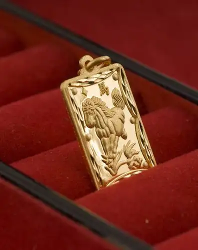 荣庆祥黄金专场-千足金吊坠-十二生肖之马