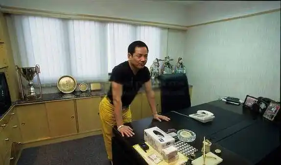 澳门太阳城赌场老板周焯华被捕,前有尹国驹赏识,后赌王四太借力