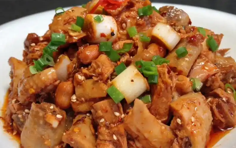 厨师长教你麻辣凉拌鸡的家常做法,步骤详细,鲜香入味下酒又下饭