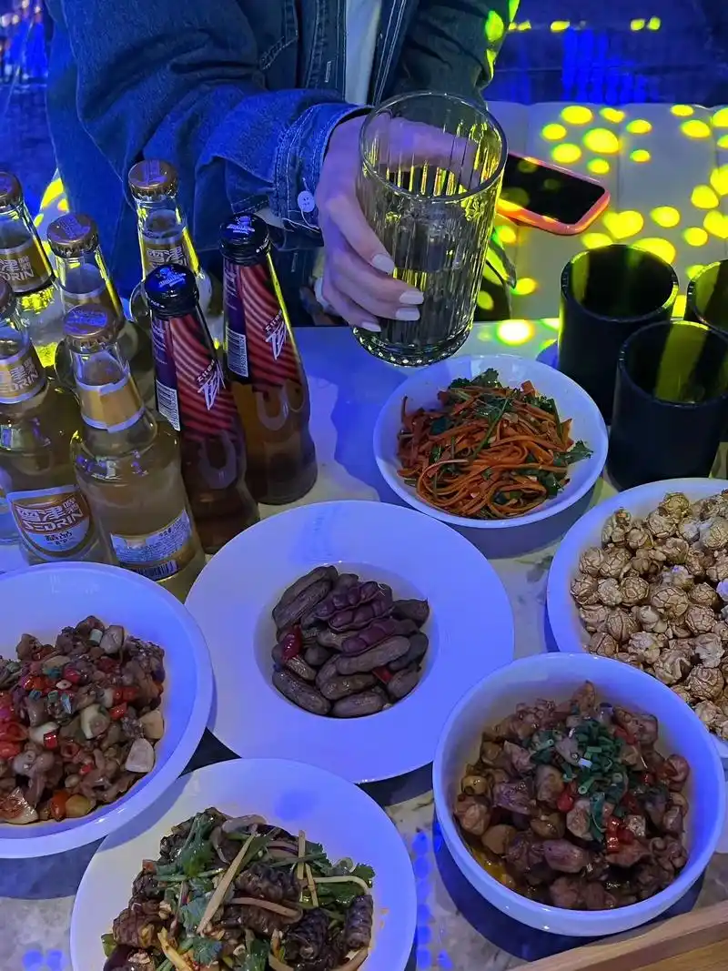 不是湘菜馆去不起,而是衡阳ktv更有性比.不是湘菜馆子去不起 - 抖音