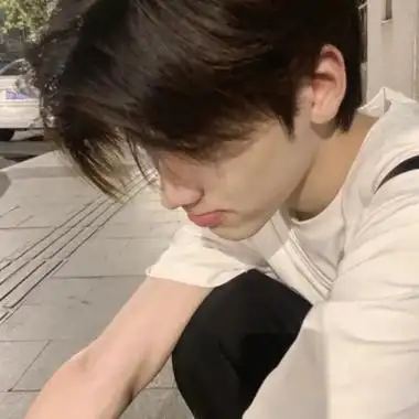 ins风高冷个性帅气的侧脸男生头像图片