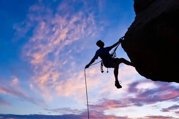 在现代社会,竞争激烈,机会与挑战并存.